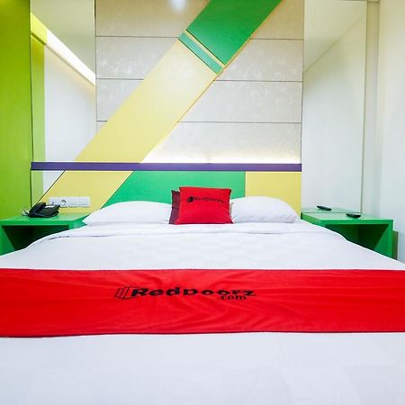 Reddoorz Plus Near Universitas Lambung Mangkurat Banjarmasin  Exterior photo